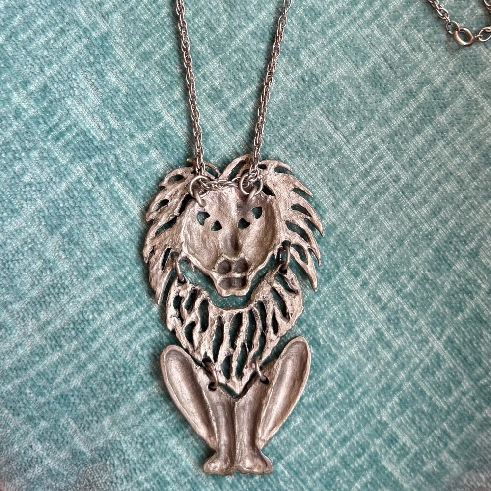 Vintage MCM Articulated Pewter Lion Pendant on Chain - Picture 5 of 10